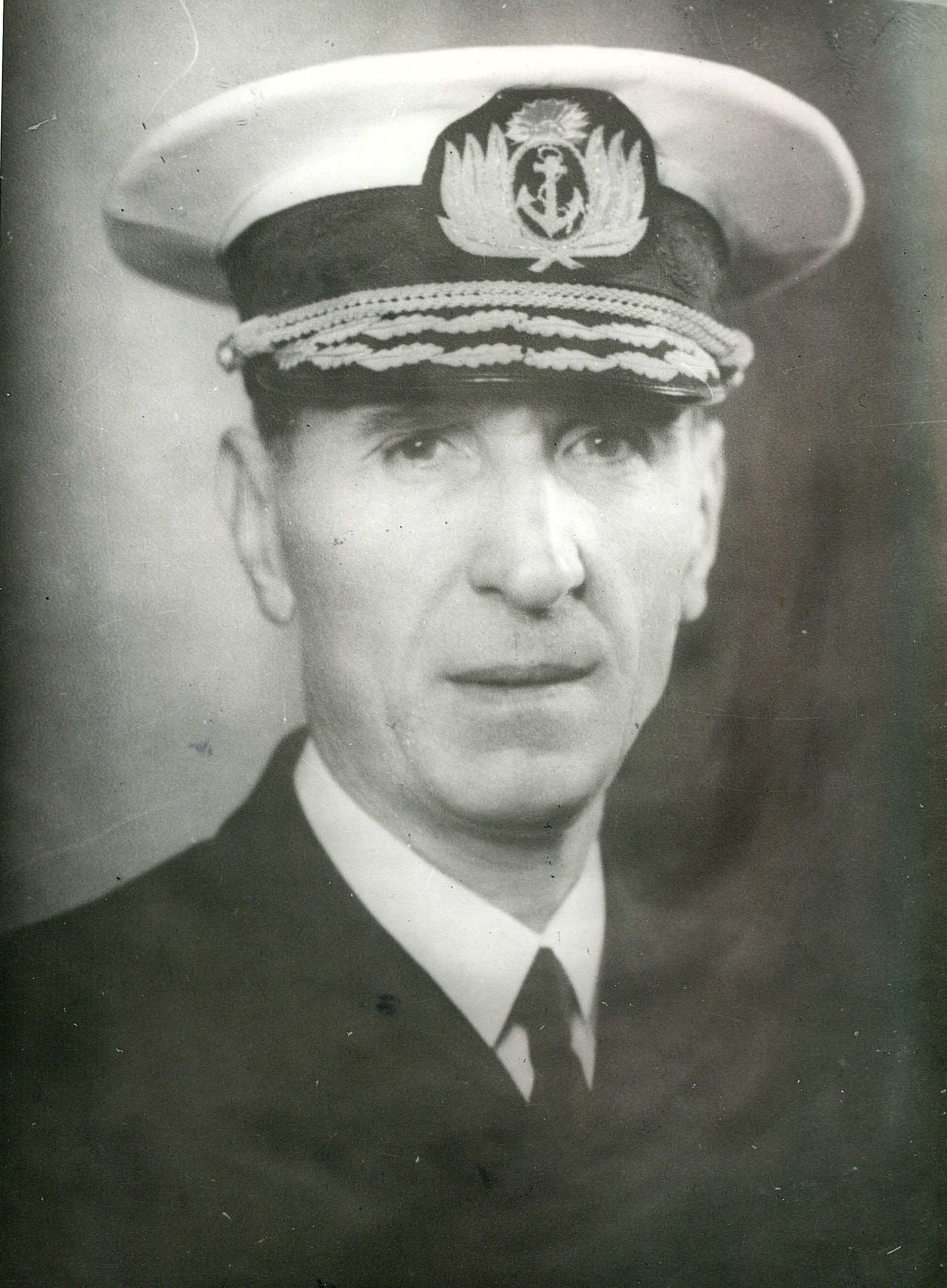 Capitán de Navío León L. Scasso 