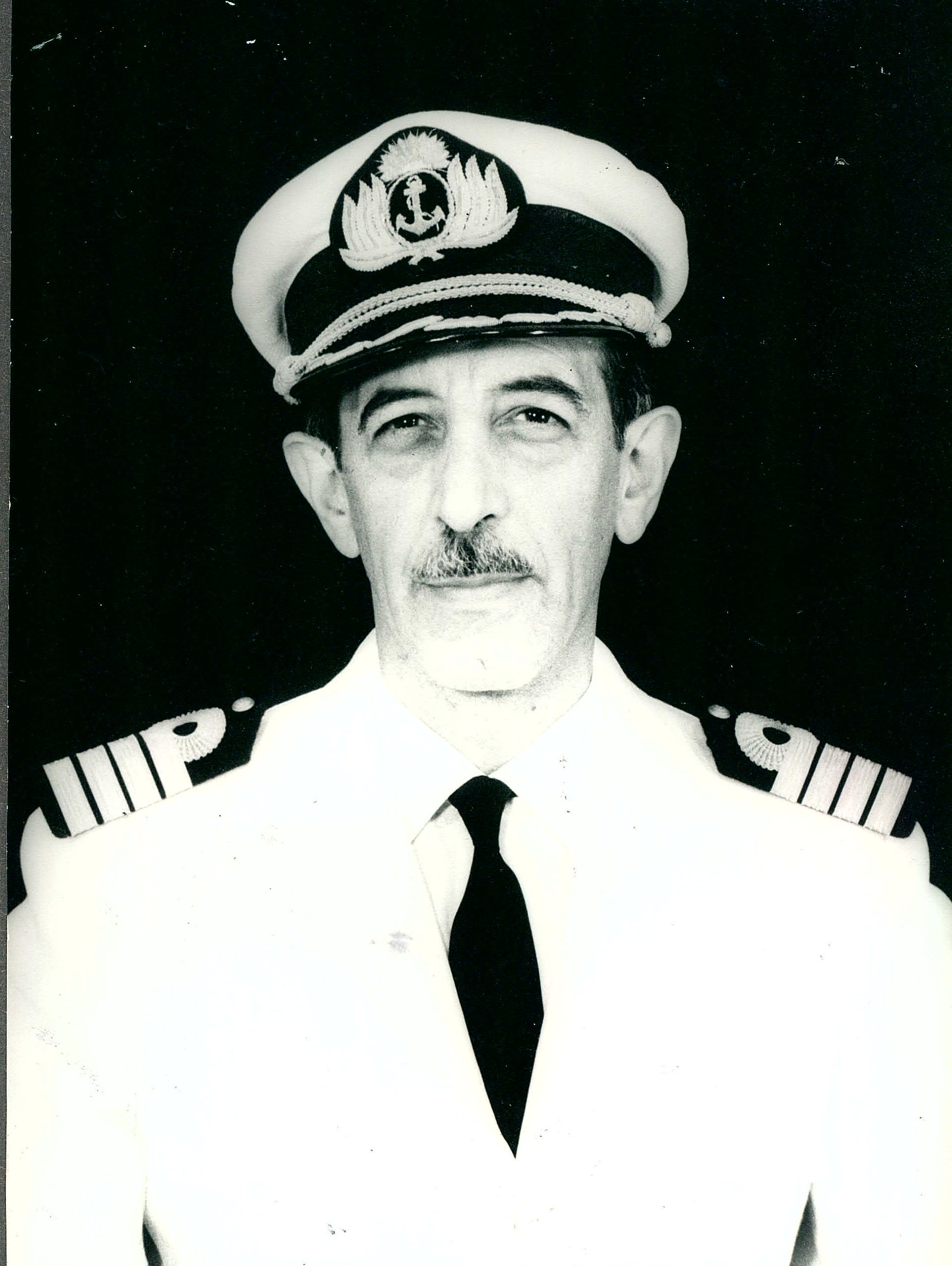 Capitán de Navío Juan L. Poggi